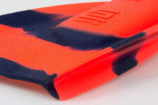 close up image of the v shaped side edge of the hydro tec 2 swim flipper